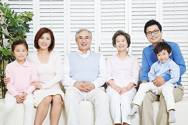 포토 JPG 스튜디오촬영 여자 할아버지 노년 남자 딸 아들 할머니 어린이 가족 엄마 손자 손녀 대가족 실내 미소 웃음 사람 앉기 동양인 소녀 소년 여러명 성인 앞모습 30대 부모 한국인 자녀 아빠 60대 며느리 6인가족 사위 국내포토 뷰포인트 다수 관계 모션 표정 인종 내부 장년 손주 파일형식