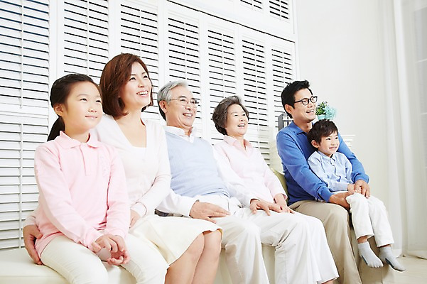 포토 JPG 스튜디오촬영 여자 할아버지 노년 남자 딸 아들 할머니 어린이 가족 엄마 손자 손녀 대가족 실내 미소 웃음 사람 앉기 동양인 소녀 소년 여러명 성인 30대 부모 한국인 자녀 아빠 60대 며느리 6인가족 사위 국내포토 다수 관계 모션 표정 인종 내부 장년 손주 파일형식