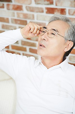 포토 JPG 스튜디오촬영 할아버지 노년 남자 실내 한명 사람 동양인 상반신 부모 한국인 아빠 60대 남자한명만 노인만 노인남자만 노인남자한명만 국내포토 1 가족 인종 성인 내부 남자만 성인만 파일형식