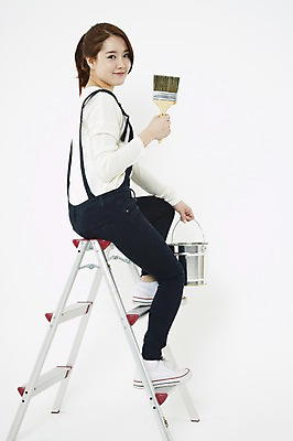 포토 JPG 스튜디오촬영 전신 학생 여자 대학생 사다리 페인팅 실내 한명 미소 웃음 들기 누끼 사람 앉기 동양인 20대 성인 캐주얼 페인트 한국인 붓 색칠 칠 페인트칠 멜빵바지 페인트통 페인트붓 페인팅도구 여자만 여자한명만 성인여자만 청년만 청년여자만 성인한명만 청년여자한명만 성인여자한명만 성인만 국내포토 1 옷 바지 모션 통 표정 인종 청년 내부 도구 멜빵 파일형식