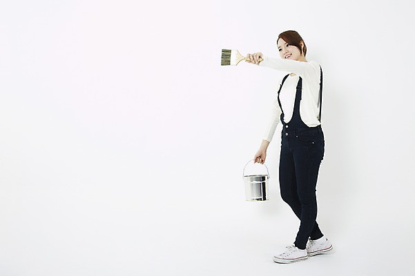 포토 JPG 스튜디오촬영 전신 학생 여자 대학생 페인팅 실내 한명 서기 미소 웃음 들기 누끼 사람 동양인 20대 성인 캐주얼 페인트 한국인 붓 색칠 칠 페인트칠 멜빵바지 페인트통 페인트붓 페인팅도구 여자만 여자한명만 성인여자만 청년만 청년여자만 성인한명만 청년여자한명만 성인여자한명만 성인만 국내포토 1 옷 바지 모션 통 표정 인종 청년 내부 도구 멜빵 파일형식