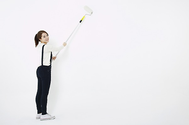 포토 JPG 스튜디오촬영 전신 학생 여자 대학생 페인팅 실내 한명 서기 미소 웃음 들기 누끼 사람 동양인 20대 성인 캐주얼 페인트 한국인 색칠 칠 페인트칠 멜빵바지 롤러 페인트붓 페인팅도구 페인트롤러 여자만 여자한명만 성인여자만 청년만 청년여자만 성인한명만 청년여자한명만 성인여자한명만 성인만 국내포토 1 옷 바지 모션 표정 인종 청년 내부 도구 붓 멜빵 파일형식