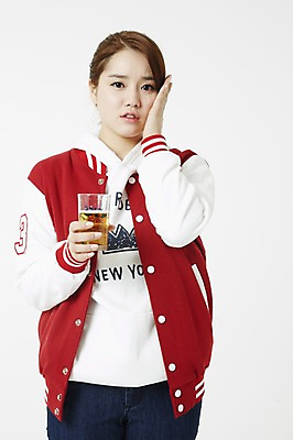 포토 JPG 스튜디오촬영 학생 여자 대학생 잔 새출발 맥주 주류 실내 한명 서기 누끼 사람 동양인 상반신 20대 성인 앞모습 컵 청춘 캠퍼스라이프 점퍼 한국인 음주 신학기 MT 신입생 맥주잔 음주문화 야구점퍼 선배 과복 후배 선후배 불만 대면식 신고식 신입생환영회 오리엔테이션 환영회 여자만 여자한명만 성인여자만 청년만 청년여자만 성인한명만 청년여자한명만 성인여자한명만 성인만 국내포토 1 라이프스타일 식기 옷 감정 음료 뷰포인트 컨셉 술잔 모션 새로움 인종 이벤트 청년 내부 외투 출발 파일형식