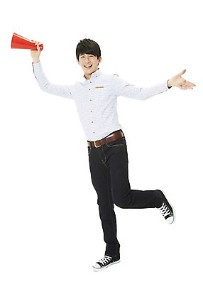 포토 JPG 스튜디오촬영 전신 학생 남자 대학생 셔츠 모션 새출발 안내 실내 한명 서기 미소 웃음 들기 누끼 사람 동양인 손짓 20대 성인 앞모습 캐주얼 캠퍼스라이프 확성기 한국인 알림 신학기 신입생 남자만 남자한명만 성인남자만 청년만 청년남자만 청년남자한명만 성인한명만 성인남자한명만 성인만 국내포토 1 라이프스타일 옷 뷰포인트 상의 새로움 표정 인종 청년 내부 출발 파일형식