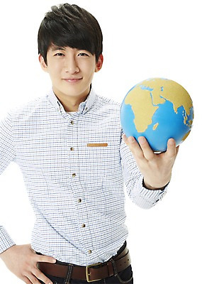 포토 JPG 스튜디오촬영 학생 남자 지구 대학생 셔츠 모션 새출발 실내 한명 서기 미소 웃음 들기 누끼 사람 동양인 상반신 20대 성인 앞모습 캐주얼 지구본 캠퍼스라이프 한국인 신학기 신입생 남자만 남자한명만 성인남자만 청년만 청년남자만 청년남자한명만 성인한명만 성인남자한명만 성인만 국내포토 1 라이프스타일 옷 뷰포인트 상의 새로움 표정 인종 청년 내부 출발 파일형식