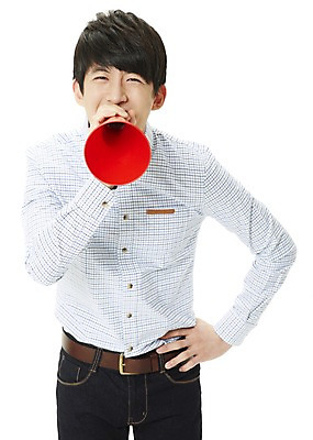 포토 JPG 스튜디오촬영 학생 남자 대학생 허리손 셔츠 모션 새출발 안내 실내 한명 서기 미소 웃음 들기 누끼 사람 동양인 20대 성인 앞모습 캐주얼 캠퍼스라이프 확성기 한국인 알림 신학기 신입생 남자만 남자한명만 성인남자만 청년만 청년남자만 청년남자한명만 성인한명만 성인남자한명만 성인만 국내포토 1 라이프스타일 옷 뷰포인트 포즈 상의 새로움 표정 인종 청년 내부 출발 파일형식