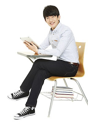 포토 JPG 스튜디오촬영 전신 학생 남자 대학생 셔츠 의자 모션 새출발 실내 한명 미소 웃음 들기 누끼 사람 앉기 동양인 20대 성인 책 캐주얼 태블릿 캠퍼스라이프 한국인 웹서핑 책상 신학기 신입생 남자만 남자한명만 성인남자만 청년만 청년남자만 청년남자한명만 성인한명만 성인남자한명만 성인만 국내포토 1 라이프스타일 옷 가구 상의 새로움 표정 인종 청년 내부 전자제품 스마트기기 출발 파일형식