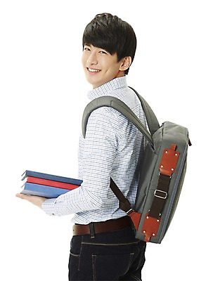 포토 JPG 스튜디오촬영 학생 남자 대학생 셔츠 가방 모션 새출발 책가방 실내 한명 서기 미소 웃음 들기 누끼 사람 동양인 20대 성인 책 캐주얼 캠퍼스라이프 한국인 신학기 신입생 백팩 남자만 남자한명만 성인남자만 청년만 청년남자만 청년남자한명만 성인한명만 성인남자한명만 성인만 국내포토 1 라이프스타일 잡화 옷 상의 새로움 표정 인종 청년 내부 출발 파일형식
