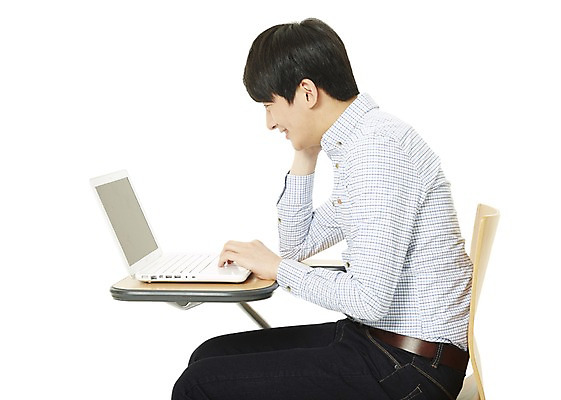 포토 JPG 스튜디오촬영 학생 남자 대학생 셔츠 의자 모션 새출발 실내 한명 미소 웃음 누끼 사람 앉기 동양인 20대 성인 옆모습 캐주얼 노트북 컴퓨터 캠퍼스라이프 한국인 웹서핑 책상 신학기 신입생 남자만 남자한명만 성인남자만 청년만 청년남자만 청년남자한명만 성인한명만 성인남자한명만 성인만 국내포토 1 라이프스타일 옷 뷰포인트 가구 상의 새로움 표정 인종 청년 내부 전자제품 출발 파일형식