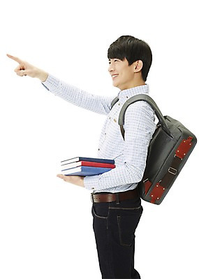 포토 JPG 스튜디오촬영 학생 남자 대학생 셔츠 가방 모션 새출발 책가방 실내 한명 서기 미소 웃음 들기 누끼 사람 동양인 손짓 20대 성인 옆모습 책 캐주얼 캠퍼스라이프 한국인 검지손가락 가리킴 신학기 신입생 백팩 남자만 남자한명만 성인남자만 청년만 청년남자만 청년남자한명만 성인한명만 성인남자한명만 성인만 국내포토 1 라이프스타일 잡화 옷 뷰포인트 상의 손가락 새로움 표정 인종 청년 내부 출발 파일형식