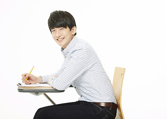 포토 JPG 스튜디오촬영 학생 남자 종이 대학생 셔츠 의자 모션 새출발 실내 한명 미소 웃음 누끼 사람 앉기 동양인 20대 성인 캐주얼 필기구 연필 캠퍼스라이프 한국인 기록 책상 신학기 신입생 남자만 남자한명만 성인남자만 청년만 청년남자만 청년남자한명만 성인한명만 성인남자한명만 성인만 국내포토 1 라이프스타일 옷 가구 상의 문구용품 학용품 새로움 표정 인종 청년 내부 출발 파일형식