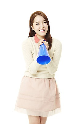 포토 JPG 스튜디오촬영 학생 여자 대학생 모션 새출발 안내 실내 한명 서기 미소 웃음 들기 누끼 사람 동양인 20대 성인 앞모습 캐주얼 치마 캠퍼스라이프 확성기 한국인 알림 신학기 신입생 여대생 여자만 여자한명만 성인여자만 청년만 청년여자만 성인한명만 청년여자한명만 성인여자한명만 성인만 국내포토 1 라이프스타일 옷 뷰포인트 하의 새로움 표정 인종 청년 내부 출발 파일형식