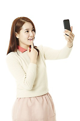 포토 JPG 스튜디오촬영 학생 여자 대학생 포즈 모션 새출발 실내 한명 서기 미소 웃음 들기 누끼 사람 동양인 손짓 20대 성인 캐주얼 스마트폰 핸드폰 치마 캠퍼스라이프 사진촬영 통신기기 한국인 검지손가락 셀프카메라 전화기 신학기 신입생 통화 여대생 여자만 여자한명만 성인여자만 청년만 청년여자만 성인한명만 청년여자한명만 성인여자한명만 성인만 국내포토 1 라이프스타일 옷 통신 손가락 하의 새로움 표정 인종 청년 내부 전자제품 스마트기기 촬영 기계 출발 파일형식