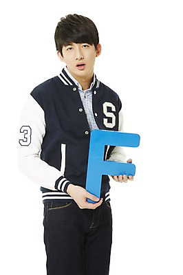 포토 JPG 스튜디오촬영 학생 남자 대학생 모션 새출발 실내 한명 서기 들기 누끼 사람 동양인 20대 성인 앞모습 캠퍼스라이프 점퍼 한국인 좌절 고민 신학기 신입생 성적 점수 야구점퍼 과복 F 학점 남자만 남자한명만 성인남자만 청년만 청년남자만 청년남자한명만 성인한명만 성인남자한명만 성인만 국내포토 1 라이프스타일 알파벳 옷 교육 감정 뷰포인트 컨셉 새로움 인종 청년 내부 외투 출발 파일형식