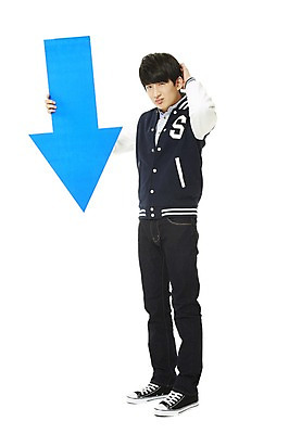 포토 JPG 스튜디오촬영 전신 학생 남자 화살표 대학생 모션 새출발 실내 한명 서기 들기 누끼 사람 동양인 20대 성인 앞모습 캠퍼스라이프 점퍼 한국인 좌절 하락 고민 신학기 신입생 성적 야구점퍼 과복 남자만 남자한명만 성인남자만 청년만 청년남자만 청년남자한명만 성인한명만 성인남자한명만 성인만 국내포토 1 라이프스타일 옷 교육 감정 뷰포인트 컨셉 새로움 인종 청년 내부 외투 출발 파일형식