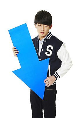 포토 JPG 스튜디오촬영 학생 남자 화살표 대학생 모션 새출발 실내 한명 서기 들기 누끼 사람 동양인 20대 성인 앞모습 캠퍼스라이프 점퍼 한국인 좌절 하락 고민 신학기 신입생 성적 야구점퍼 과복 남자만 남자한명만 성인남자만 청년만 청년남자만 청년남자한명만 성인한명만 성인남자한명만 성인만 국내포토 1 라이프스타일 옷 교육 감정 뷰포인트 컨셉 새로움 인종 청년 내부 외투 출발 파일형식