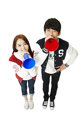 포토 JPG 스튜디오촬영 전신 학생 여자 남자 대학생 캠페인 허리손 모션 새출발 안내 실내 서기 미소 웃음 들기 누끼 사람 동양인 20대 성인 두명 앞모습 캠퍼스라이프 확성기 점퍼 한국인 알림 신학기 신입생 야구점퍼 과복 청년만 성인만 국내포토 라이프스타일 옷 뷰포인트 포즈 새로움 표정 인종 청년 내부 외투 출발 파일형식