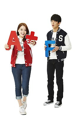 포토 JPG 스튜디오촬영 전신 학생 여자 남자 대학생 모션 새출발 실내 서기 미소 웃음 들기 누끼 사람 동양인 20대 성인 두명 앞모습 캠퍼스라이프 점퍼 한국인 좌절 플러스 고민 신학기 신입생 성적 A 점수 야구점퍼 과복 에이플러스 F 학점 청년만 성인만 국내포토 라이프스타일 기호 알파벳 옷 교육 감정 뷰포인트 컨셉 새로움 표정 인종 청년 내부 외투 출발 파일형식