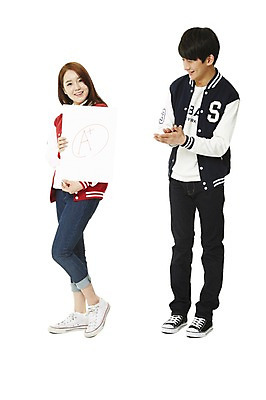 포토 JPG 스튜디오촬영 전신 학생 여자 남자 대학생 모션 새출발 실내 서기 미소 웃음 들기 누끼 사람 동양인 20대 성인 두명 앞모습 캠퍼스라이프 점퍼 한국인 플러스 박수 신학기 신입생 성적 A 점수 야구점퍼 과복 에이플러스 학점 성적표 청년만 성인만 국내포토 라이프스타일 기호 알파벳 옷 교육 뷰포인트 새로움 표정 인종 손짓 청년 내부 외투 출발 파일형식