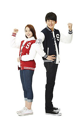 포토 JPG 스튜디오촬영 전신 학생 여자 남자 대학생 캠페인 모션 새출발 실내 서기 미소 웃음 누끼 사람 동양인 손짓 20대 성인 두명 캠퍼스라이프 파이팅 주먹 점퍼 한국인 신학기 신입생 야구점퍼 과복 청년만 성인만 국내포토 라이프스타일 옷 새로움 표정 인종 청년 내부 외투 출발 파일형식