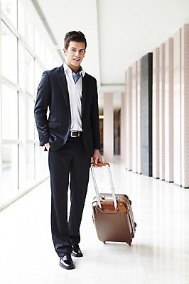 포토 JPG 전신 서양인 외국인 백인 남자 비즈니스 호텔 실내 한명 서기 미소 사람 정장 20대 성인 앞모습 캐리어 직장인 비즈니스맨 복도 당기기 출장 남자만 남자한명만 성인남자만 청년만 청년남자만 청년남자한명만 성인한명만 성인남자한명만 성인만 국내포토 직업 1 옷 뷰포인트 모션 숙소 표정 인종 청년 내부 여행가방 파일형식