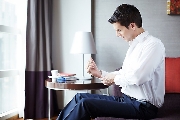 포토 JPG 서양인 외국인 백인 남자 비즈니스 호텔 휴식 전등 실내 한명 사람 앉기 정장 상반신 20대 성인 옆모습 책 직장인 비즈니스맨 출근준비 남자만 남자한명만 성인남자만 청년만 청년남자만 청년남자한명만 성인한명만 성인남자한명만 성인만 국내포토 직업 1 옷 뷰포인트 컨셉 모션 숙소 조명 인종 청년 내부 출근 파일형식