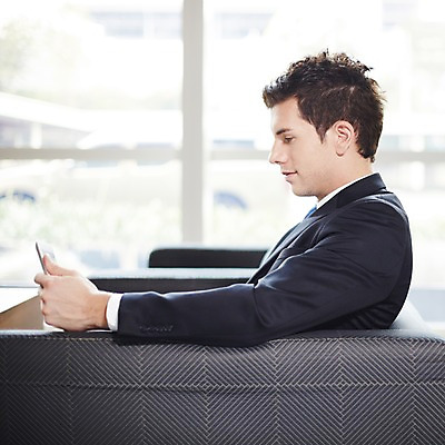 포토 JPG 서양인 외국인 백인 응시 남자 비즈니스 호텔 실내 한명 들기 사람 앉기 정장 상반신 20대 성인 옆모습 소파 태블릿 웹서핑 업무 직장인 비즈니스맨 복도 남자만 남자한명만 성인남자만 청년만 청년남자만 청년남자한명만 성인한명만 성인남자한명만 성인만 국내포토 직업 1 시선 옷 뷰포인트 의자 모션 숙소 인종 청년 내부 전자제품 스마트기기 작업 파일형식