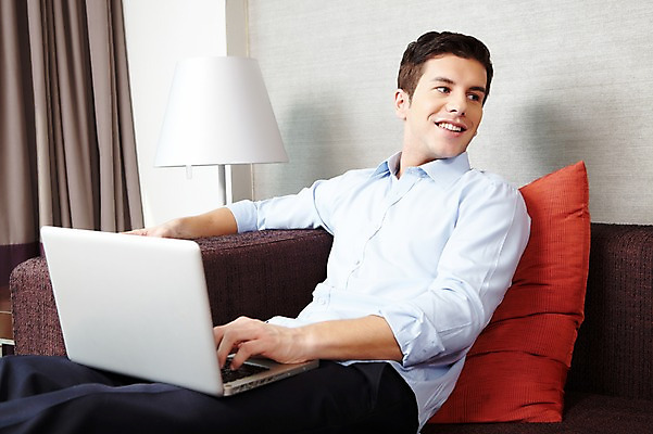 포토 JPG 서양인 외국인 백인 응시 남자 비즈니스 휴식 전등 실내 한명 미소 사람 앉기 정장 상반신 20대 성인 노트북 소파 업무 직장인 비즈니스맨 남자만 남자한명만 성인남자만 청년만 청년남자만 청년남자한명만 성인한명만 성인남자한명만 성인만 국내포토 직업 1 시선 옷 컨셉 의자 모션 조명 표정 인종 청년 내부 전자제품 작업 파일형식