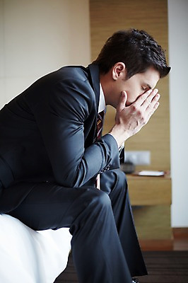 포토 JPG 서양인 외국인 백인 남자 비즈니스 호텔 휴식 실내 한명 사람 앉기 정장 손짓 상반신 20대 성인 옆모습 침대 직장인 비즈니스맨 고민 남자만 남자한명만 성인남자만 청년만 청년남자만 청년남자한명만 성인한명만 성인남자한명만 성인만 국내포토 직업 1 옷 감정 뷰포인트 가구 컨셉 모션 숙소 인종 청년 내부 파일형식