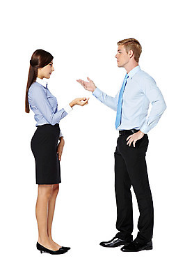 포토 JPG 스튜디오촬영 전신 서양인 외국인 백인 여자 남자 비즈니스 모션 실내 대화 서기 사람 정장 손짓 20대 성인 두명 옆모습 직장인 비즈니스맨 비즈니스우먼 동료 청년만 성인만 국내포토 직업 옷 뷰포인트 관계 말하기 인종 청년 내부 파일형식