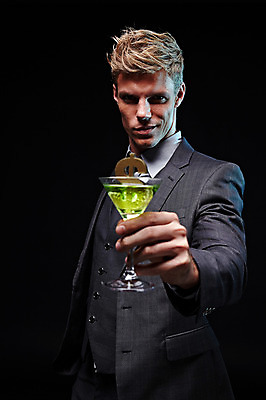 포토 JPG 스튜디오촬영 서양인 외국인 남자 비즈니스 모션 검은배경 실내 한명 서기 들기 사람 정장 상반신 20대 성인 앞모습 달러 칵테일 직장인 비즈니스맨 청년만 청년남자만 청년남자한명만 성인남자한명만 국내포토 직업 1 옷 뷰포인트 백그라운드 돈 주류 인종 청년 내부 검은색 남자만 남자한명만 성인남자만 성인만 파일형식