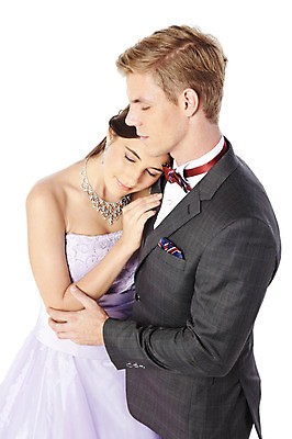 포토 JPG 스튜디오촬영 서양인 외국인 백인 커플 드레스 원피스 여자 남자 모션 실내 서기 사람 상반신 20대 성인 두명 옆모습 기댐 다정 우아함 공주님 특별함 청년만 성인만 국내포토 옷 뷰포인트 컨셉 관계 인종 청년 내부 파일형식