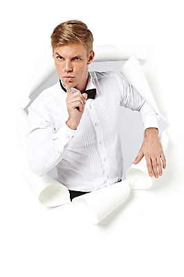 포토 JPG 스튜디오촬영 서양인 외국인 남자 종이 모션 실내 한명 서기 사람 손짓 상반신 20대 성인 앞모습 비밀 청년만 청년남자만 청년남자한명만 성인남자한명만 뚫기 국내포토 1 뷰포인트 컨셉 인종 청년 내부 남자만 남자한명만 성인남자만 성인만 파일형식