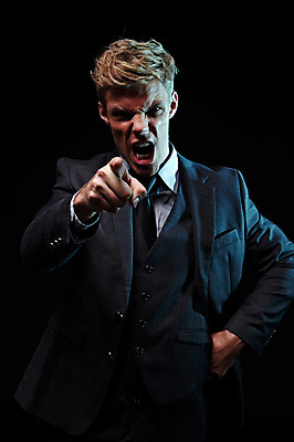 포토 JPG 스튜디오촬영 백인 남자 허리손 검은배경 실내 한명 정장 상반신 20대 성인 앞모습 분노 짜증 가리킴 비즈니스맨 불만족 청년남자한명만 성인남자한명만 국내포토 서양인 1 옷 감정 뷰포인트 포즈 백그라운드 컨셉 비즈니스 사람 손짓 청년 내부 검은색 직장인 남자한명만 성인남자만 청년남자만 파일형식