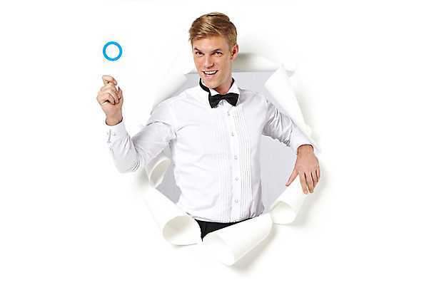 포토 JPG 스튜디오촬영 서양인 외국인 남자 종이 모션 실내 한명 서기 미소 들기 사람 상반신 20대 성인 앞모습 팻말 청년만 청년남자만 청년남자한명만 성인남자한명만 뚫기 국내포토 1 뷰포인트 프레임 표정 인종 청년 내부 남자만 남자한명만 성인남자만 성인만 파일형식