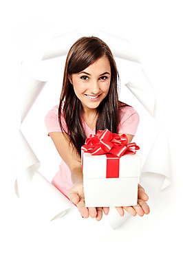 포토 JPG 스튜디오촬영 서양인 외국인 여자 종이 모션 실내 선물 한명 서기 미소 들기 사람 상반신 20대 성인 앞모습 선물상자 주기 청년만 청년여자만 청년여자한명만 성인여자한명만 뚫기 국내포토 1 뷰포인트 표정 인종 청년 내부 상자 여자만 여자한명만 성인여자만 성인만 파일형식