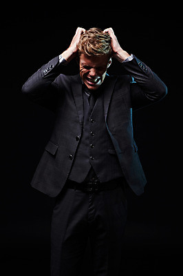 포토 JPG 스튜디오촬영 서양인 외국인 남자 비즈니스 모션 검은배경 스트레스 실내 한명 서기 사람 손짓 상반신 20대 성인 앞모습 분노 짜증 직장인 비즈니스맨 두통 청년만 청년남자만 청년남자한명만 성인남자한명만 국내포토 직업 1 감정 뷰포인트 백그라운드 인종 청년 내부 검은색 질병 남자만 남자한명만 성인남자만 성인만 파일형식