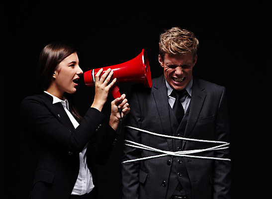 포토 JPG 스튜디오촬영 서양인 외국인 백인 여자 남자 밧줄 비즈니스 모션 검은배경 스트레스 실내 서기 들기 사람 상반신 20대 성인 두명 앞모습 확성기 짜증 직장인 비즈니스맨 비즈니스우먼 소음 감싸기 청년만 성인만 국내포토 직업 감정 줄 뷰포인트 백그라운드 인종 청년 내부 검은색 소리 파일형식