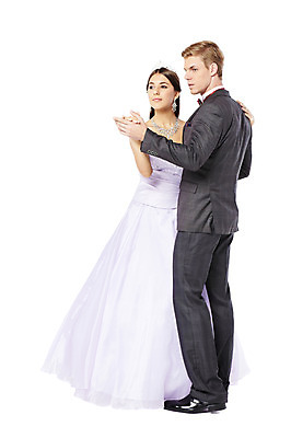 포토 JPG 스튜디오촬영 전신 서양인 외국인 백인 커플 응시 드레스 원피스 여자 남자 모션 실내 서기 사람 20대 성인 두명 옆모습 뒷모습 손잡기 춤 우아함 공주님 왈츠 특별함 청년만 성인만 국내포토 시선 옷 뷰포인트 컨셉 관계 문화예술 인종 청년 내부 파일형식