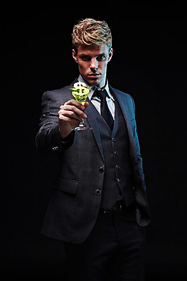 포토 JPG 스튜디오촬영 서양인 외국인 남자 비즈니스 모션 검은배경 실내 한명 서기 들기 사람 정장 상반신 20대 성인 앞모습 달러 칵테일 직장인 비즈니스맨 청년만 청년남자만 청년남자한명만 성인남자한명만 국내포토 직업 1 옷 뷰포인트 백그라운드 돈 주류 인종 청년 내부 검은색 남자만 남자한명만 성인남자만 성인만 파일형식