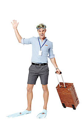 포토 JPG 스튜디오촬영 전신 서양인 외국인 남자 여행 비즈니스 모션 실내 한명 서기 미소 사람 손짓 20대 성인 앞모습 캐리어 인사 직장인 비즈니스맨 물안경 오리발 사원증 청년만 청년남자만 청년남자한명만 성인남자한명만 국내포토 직업 1 뷰포인트 표정 인종 청년 내부 여행가방 예절 수영용품 남자만 남자한명만 성인남자만 성인만 파일형식