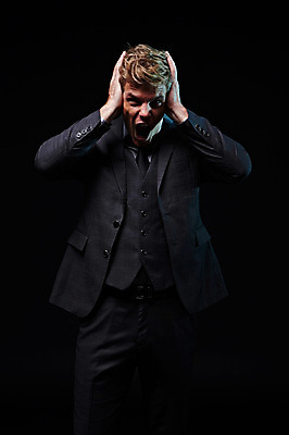 포토 JPG 스튜디오촬영 서양인 외국인 남자 비즈니스 모션 검은배경 스트레스 실내 한명 서기 사람 손짓 상반신 20대 성인 앞모습 외침 짜증 직장인 비즈니스맨 두통 청년만 청년남자만 청년남자한명만 성인남자한명만 국내포토 직업 1 감정 뷰포인트 백그라운드 인종 청년 내부 검은색 소리 질병 남자만 남자한명만 성인남자만 성인만 파일형식