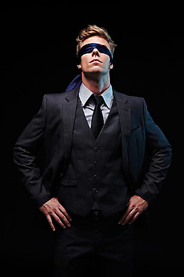 포토 JPG 스튜디오촬영 서양인 외국인 남자 비즈니스 모션 검은배경 넥타이 실내 한명 서기 사람 상반신 20대 성인 앞모습 가림 직장인 비즈니스맨 청년만 청년남자만 청년남자한명만 성인남자한명만 국내포토 직업 1 잡화 뷰포인트 백그라운드 인종 청년 내부 검은색 남자만 남자한명만 성인남자만 성인만 파일형식