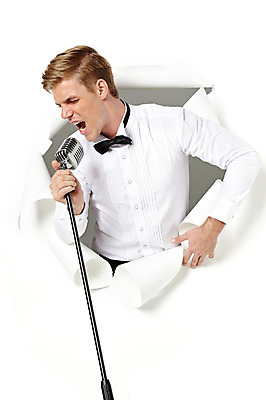 포토 JPG 스튜디오촬영 서양인 외국인 남자 종이 노래 모션 실내 한명 들기 사람 상반신 20대 성인 앞모습 외침 마이크 청년만 청년남자만 청년남자한명만 성인남자한명만 뚫기 국내포토 1 음악 뷰포인트 음향기기 인종 청년 내부 소리 남자만 남자한명만 성인남자만 성인만 파일형식