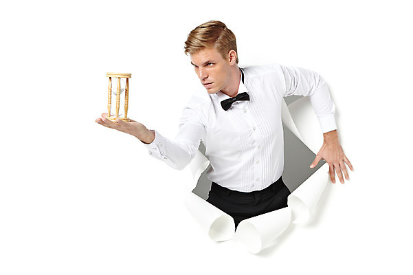 포토 JPG 스튜디오촬영 서양인 외국인 응시 남자 종이 모션 실내 한명 서기 들기 사람 손짓 상반신 20대 성인 앞모습 모래시계 청년만 청년남자만 청년남자한명만 성인남자한명만 뚫기 국내포토 1 시선 모래 뷰포인트 시계 인종 청년 내부 남자만 남자한명만 성인남자만 성인만 파일형식