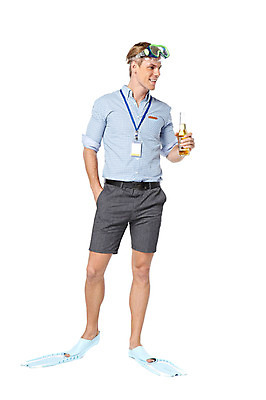 포토 JPG 스튜디오촬영 전신 서양인 외국인 응시 남자 비즈니스 모션 맥주 실내 한명 서기 미소 들기 사람 20대 성인 앞모습 직장인 비즈니스맨 물안경 오리발 사원증 청년만 청년남자만 청년남자한명만 성인남자한명만 국내포토 직업 1 시선 뷰포인트 주류 표정 인종 청년 내부 수영용품 남자만 남자한명만 성인남자만 성인만 파일형식