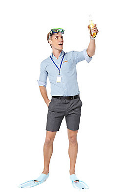 포토 JPG 스튜디오촬영 전신 서양인 외국인 응시 계절 남자 비즈니스 모션 맥주 실내 한명 서기 들기 사람 20대 성인 앞모습 여름 직장인 비즈니스맨 물안경 오리발 사원증 청년만 청년남자만 청년남자한명만 성인남자한명만 국내포토 직업 1 시선 뷰포인트 주류 인종 청년 내부 수영용품 남자만 남자한명만 성인남자만 성인만 파일형식