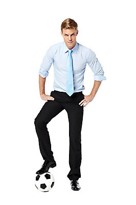 포토 JPG 스튜디오촬영 전신 서양인 외국인 남자 허리손 비즈니스 축구공 모션 실내 한명 서기 사람 정장 20대 성인 앞모습 축구 직장인 비즈니스맨 밟기 청년만 청년남자만 청년남자한명만 성인남자한명만 국내포토 직업 1 옷 뷰포인트 포즈 공 축구용품 인종 청년 내부 구기 남자만 남자한명만 성인남자만 성인만 파일형식