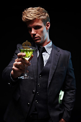 포토 JPG 스튜디오촬영 서양인 외국인 남자 비즈니스 모션 검은배경 실내 한명 서기 들기 사람 상반신 20대 성인 앞모습 달러 칵테일 직장인 비즈니스맨 청년만 청년남자만 청년남자한명만 성인남자한명만 국내포토 직업 1 뷰포인트 백그라운드 돈 주류 인종 청년 내부 검은색 남자만 남자한명만 성인남자만 성인만 파일형식