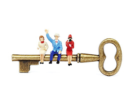 포토 JPG 스튜디오촬영 전신 인형 배경화면 백그라운드 컨셉 열쇠 실내 누끼 앉기 근접촬영 사람없음 손들기 미니어처 피규어 오브젝트 국내포토 뷰포인트 모션 내부 모형 파일형식